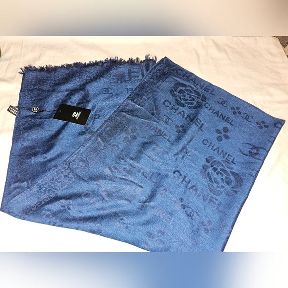 CHANEL Blue Stole Scarf NWT - Picture 7 of 8